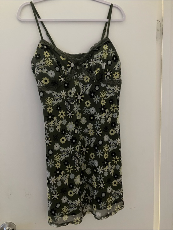 Dresses & Skirts - Green floral dress